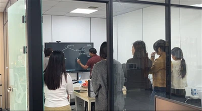 Partner iz Šri Lanke posjećuje našu tvrtku dijeleći uvide za poticanje rasta ...