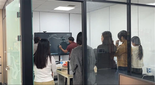 Partner iz Šri Lanke posjećuje našu tvrtku dijeleći uvide za poticanje rasta ...